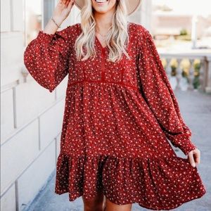 Never been worn Easel dress from Jules & James boutique. Size medium.